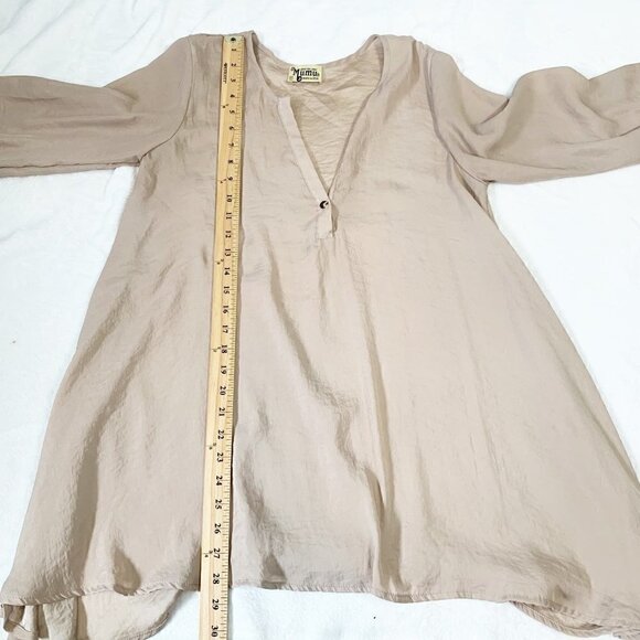 Show Me Your Mumu neutral beige tan flowy oversized gathered wrist top - Picture 8 of 8